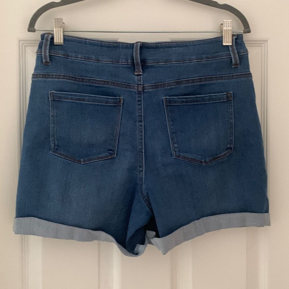 Time and Tru Pull-On Light Wash Blue Stretch Jean Shorts Size Medium (8-10) - Picture 6 of 9